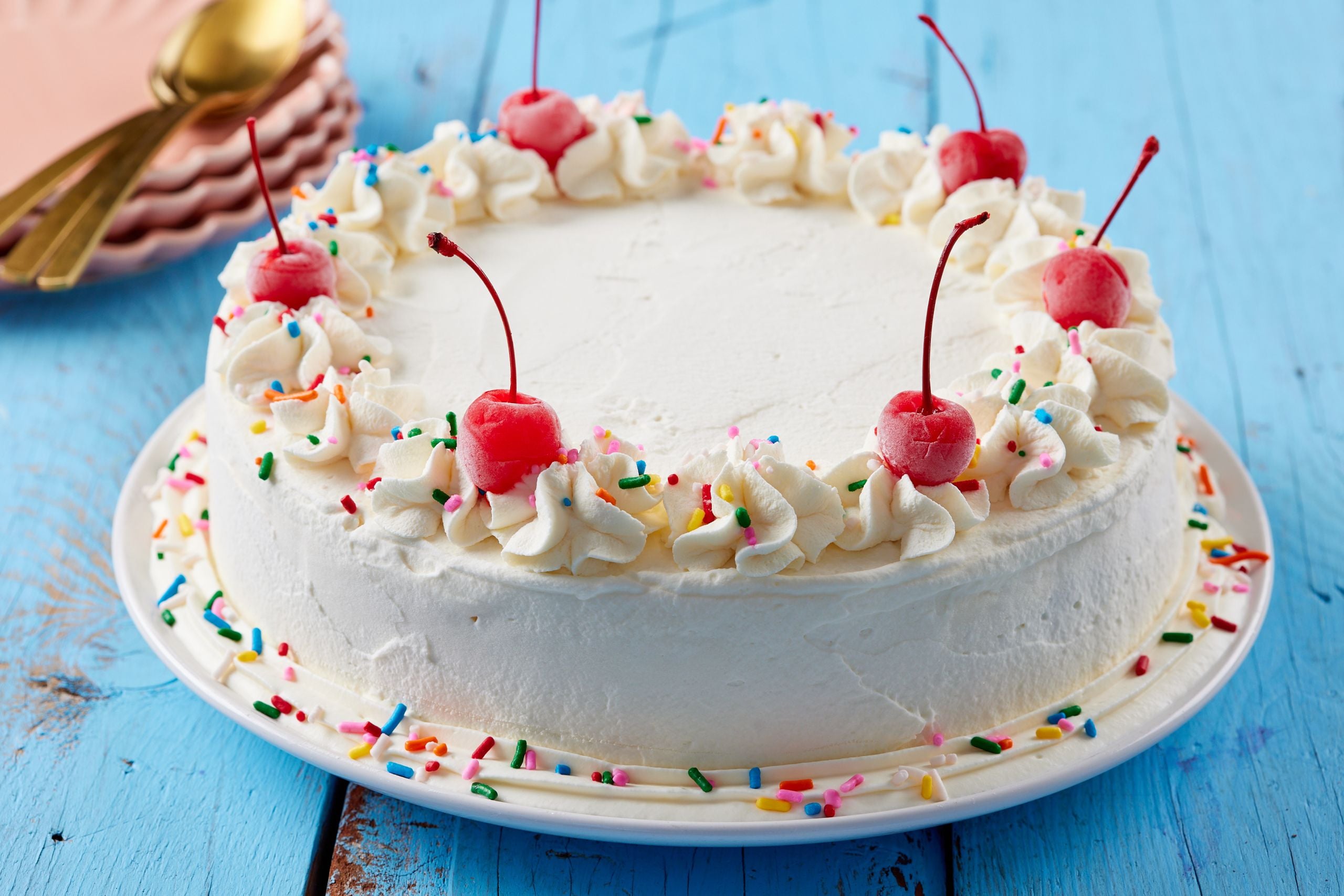 Homemade Ice Cream Cake: Impress Guests with This No-Bake Treat